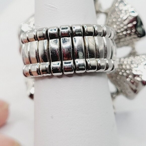 Blue Crystal Pave Set Flower Stretch Statement Ring Silver Tone LN Condition - Picture 5 of 5